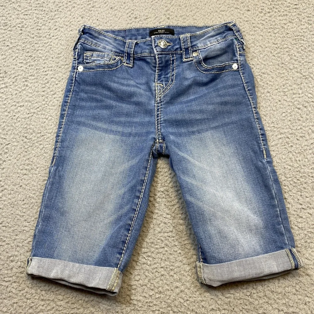 True Religion Shorts Womens 26 Riley Knee Length Denim Cuffed Distressed